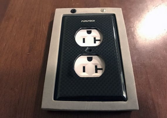 2467238-4d6fb058-furutech-104-d-carbon-fiber-wall-outlet-cover-like-new